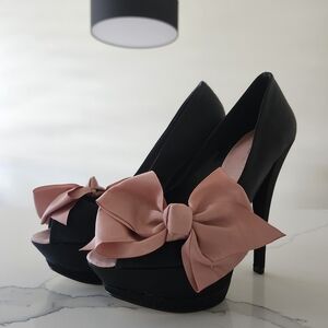 Elegant Black and Pink Bow Heels